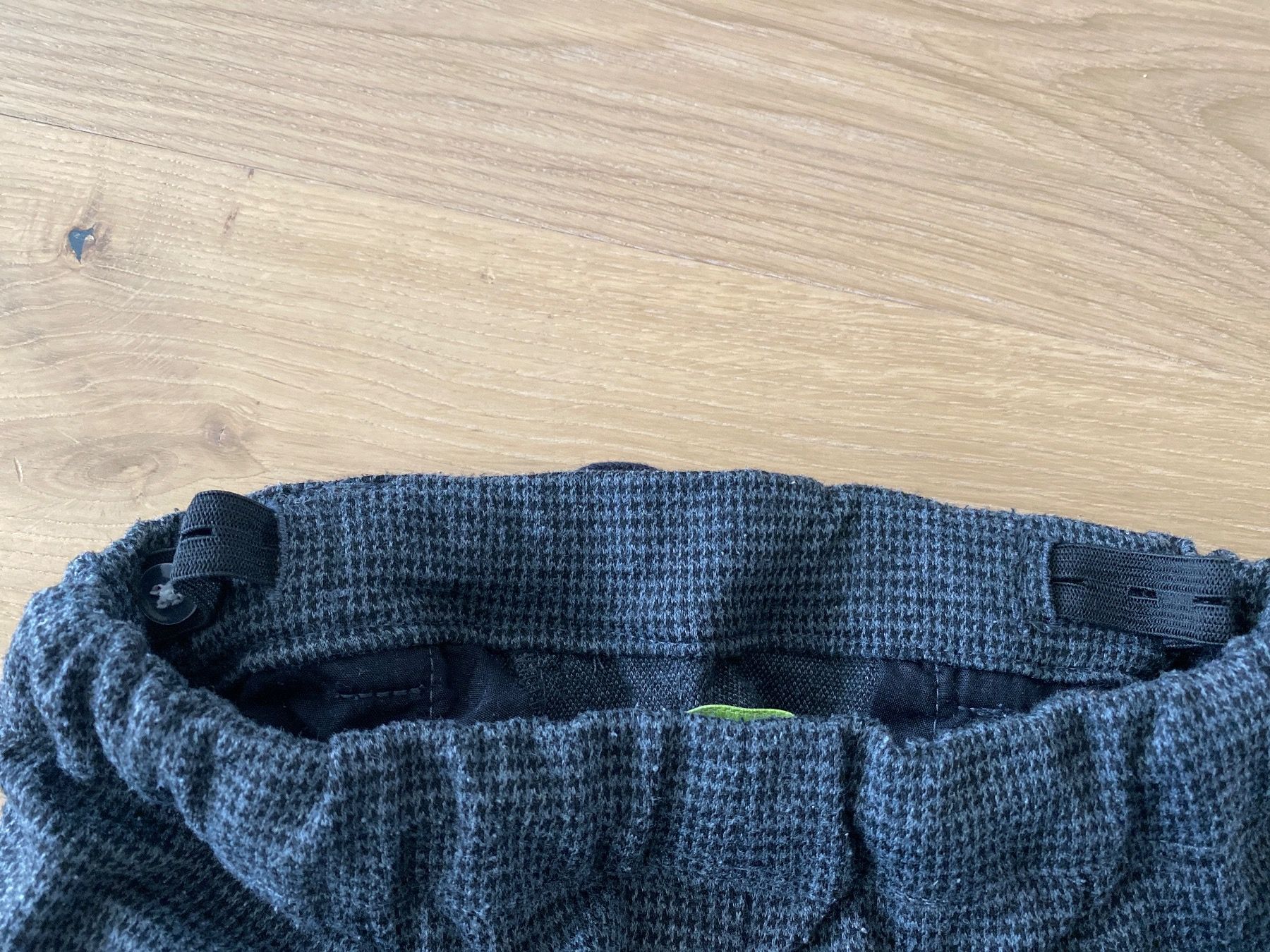 Vertbaudet Pantaloni: 2er Set Cargohose/Stoffhose Grösse 110 – Usato da Bolligen venduto da Noeggeli10 5