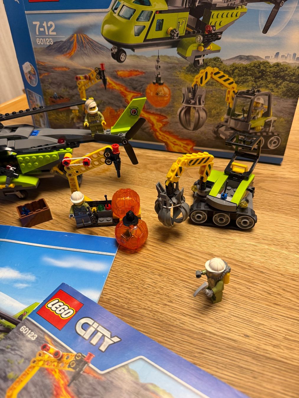 Lego Kit di costruzioni: Lego City 60123 Vulkan ,Helikopter, Rubin – Usato da RIET (NEFTENBACH venduto da SAMUEL110 2