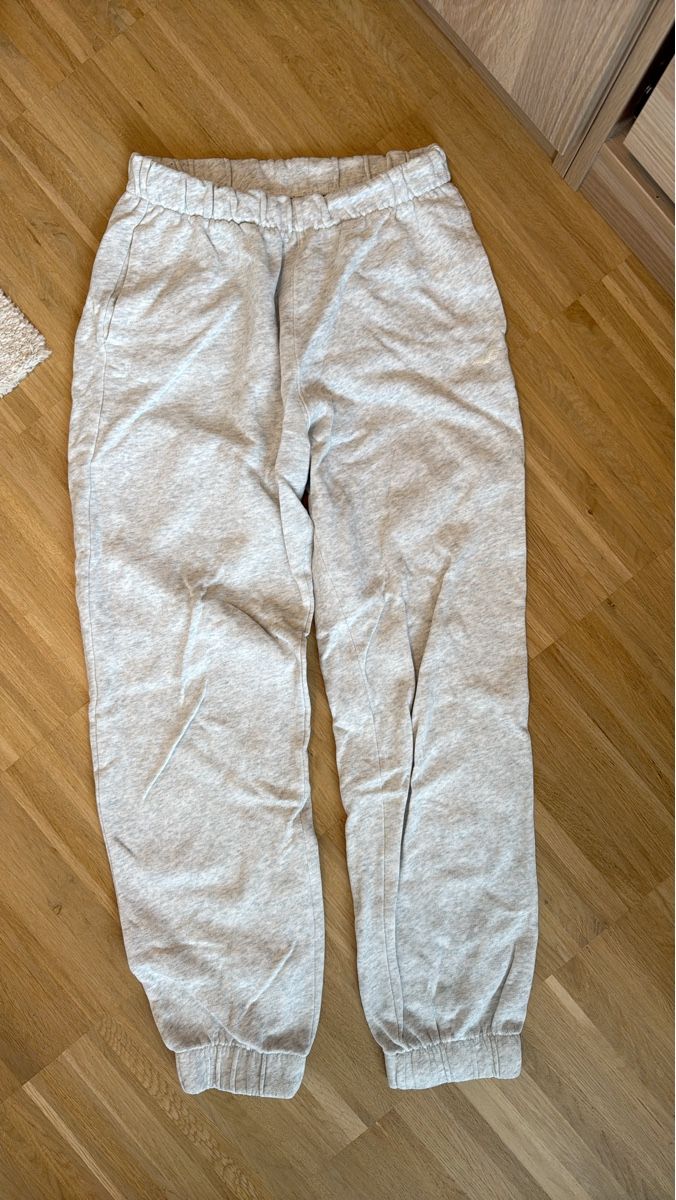 Hollister Pantalons: Hollister Trainerhose Grau mit elastischem Bund – D'occasion à Oberengstringen par win_2q9m