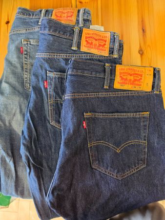 2 pairs Levi Strauss 501 W38 L34 et 1 pair 514 W38 L34