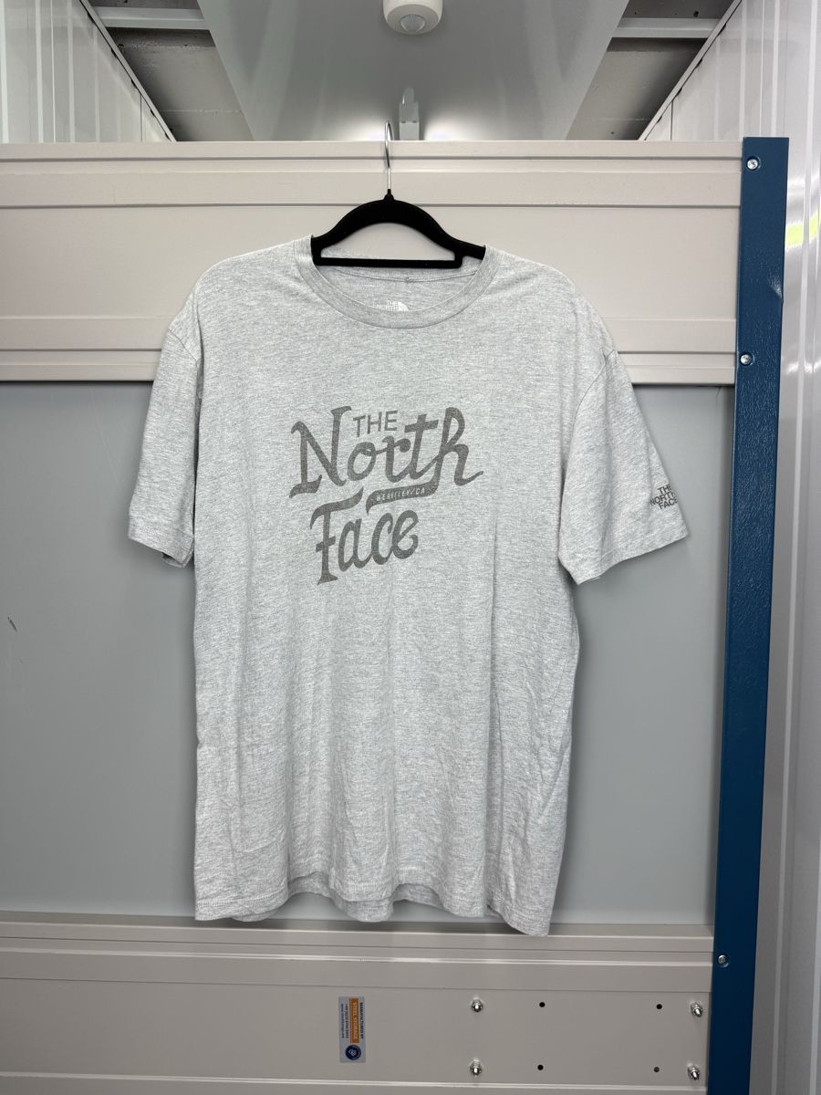 North Face T-shirt: Vintage The North Face tee – Usato da Lausanne venduto da Unehistoiredesapes