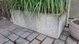 Beton Blumenkasten mit Kiesmuster rechteckig 