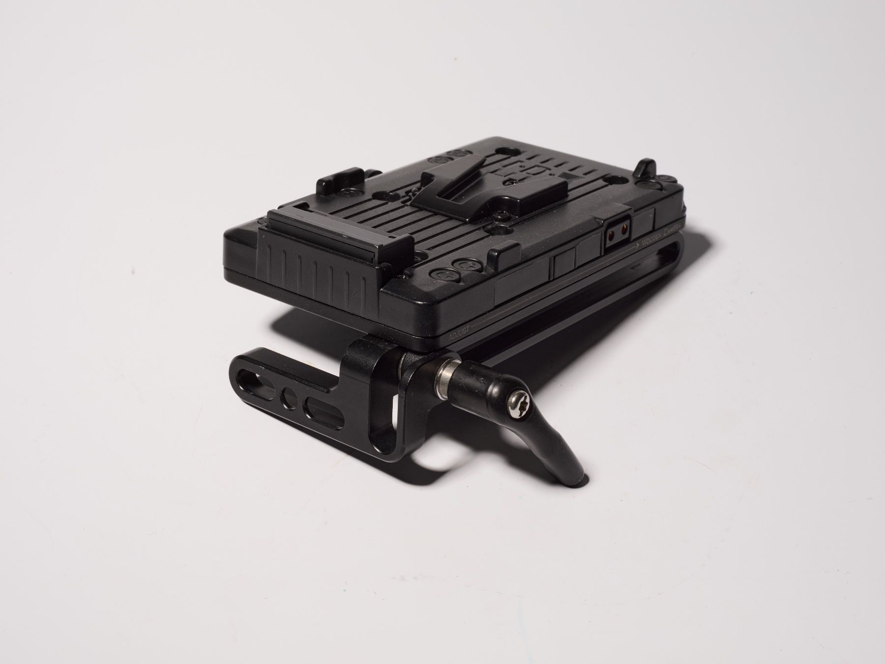 Supporti a parete: Wooden Camera V-Mount Battery Sled / Plate – Usato da Zürich venduto da patrickroppel 2