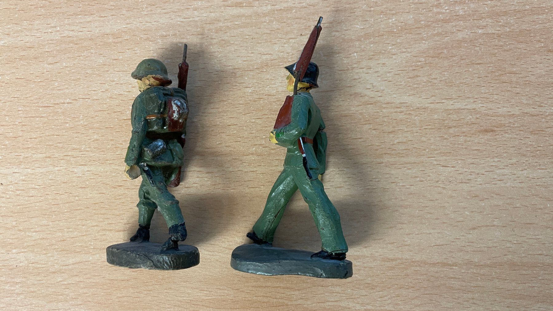 Figuren: Schweiz Armee - 2 Soldaten marschieren - Elastolin Figur – Gebraucht aus Glattfelden von cybermaxx 2