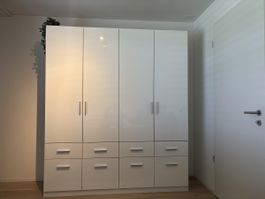 Kleiderschrank zu verkaufen