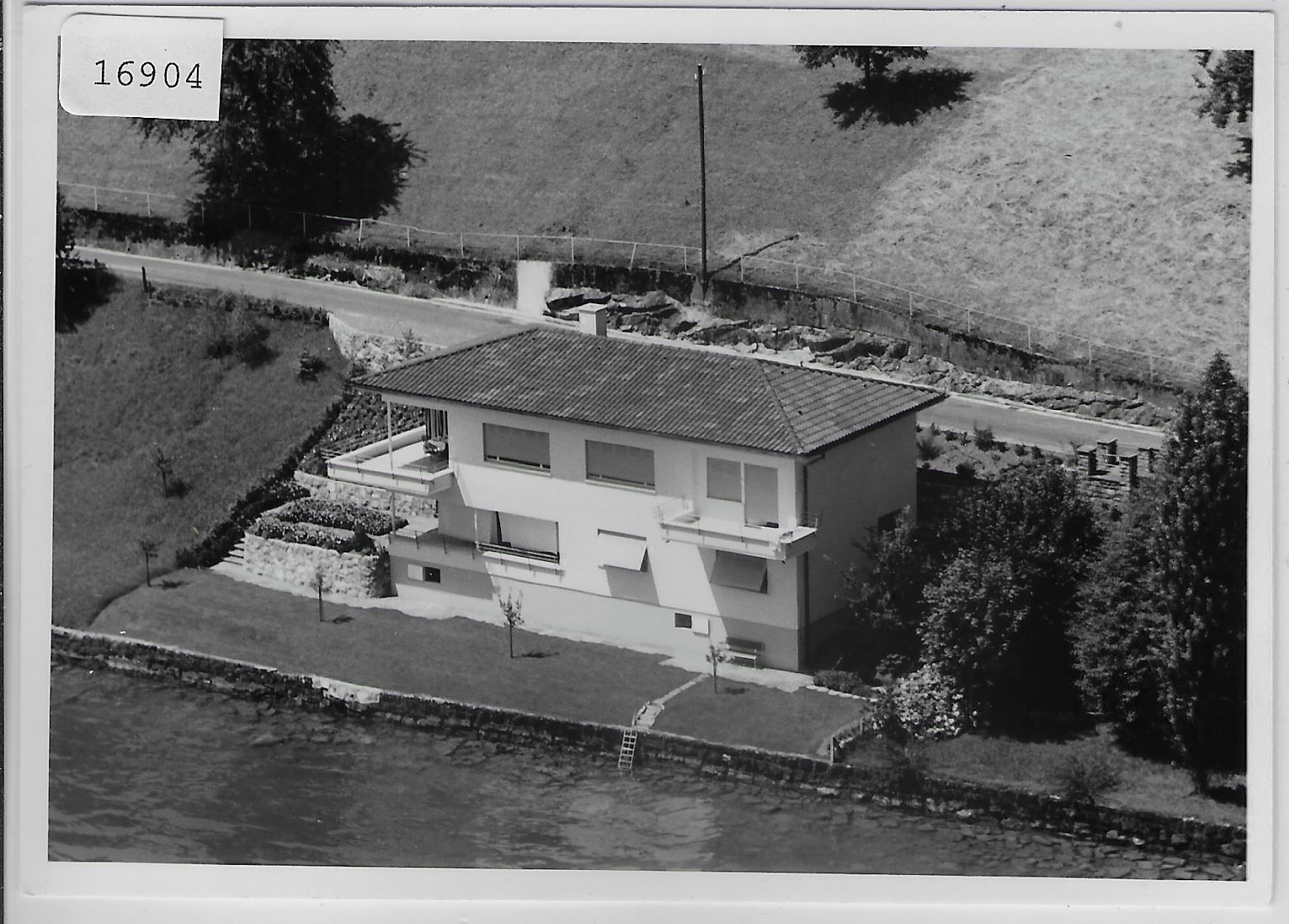 Cartoline postali: Flugaufnahme Hertensteinstrasse 143 – Antico da Ettingen venduto da Kartenplanet