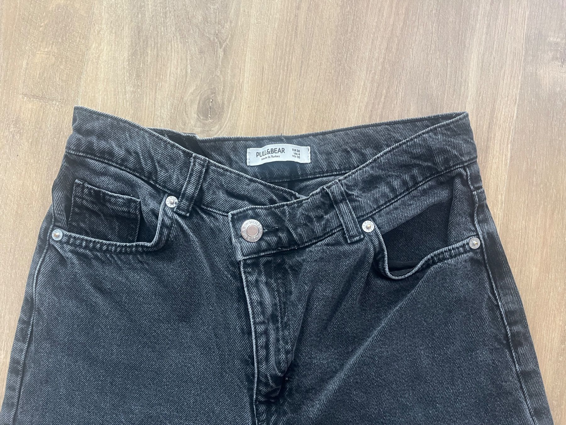 Pull&Bear Jeans: Jean asymétrique noir PULL&BEAR taille 36 – Gebraucht aus Cossonay-Ville von 021epi70 2