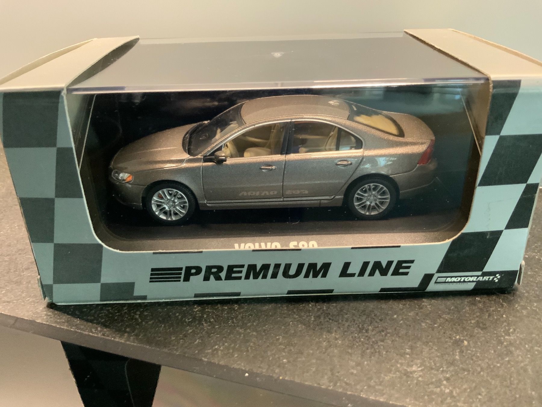 Volvo Modellautos: VOLVO S80 im Massstab 1:43 – Neu und originalverpackt aus Erlenbach im Simmental von Model_box 4