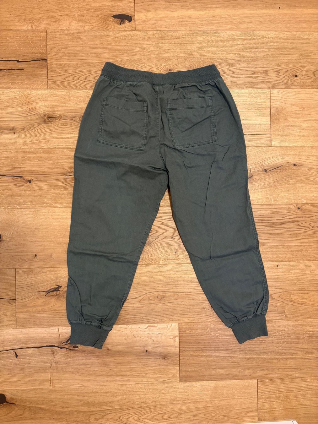 Gap Pantaloni: GAP 3/4 Hose olivgrün, Gr. M – Usato da Riedt b. Erlen venduto da f.brown 1