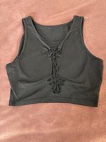Schwarzes Crop Top mit Lochmuster - Perfekt für Sommer!