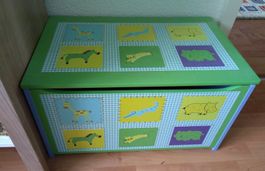 Truhe / Spielzeugtruhe mit Tiermotiven, Top Zustand!