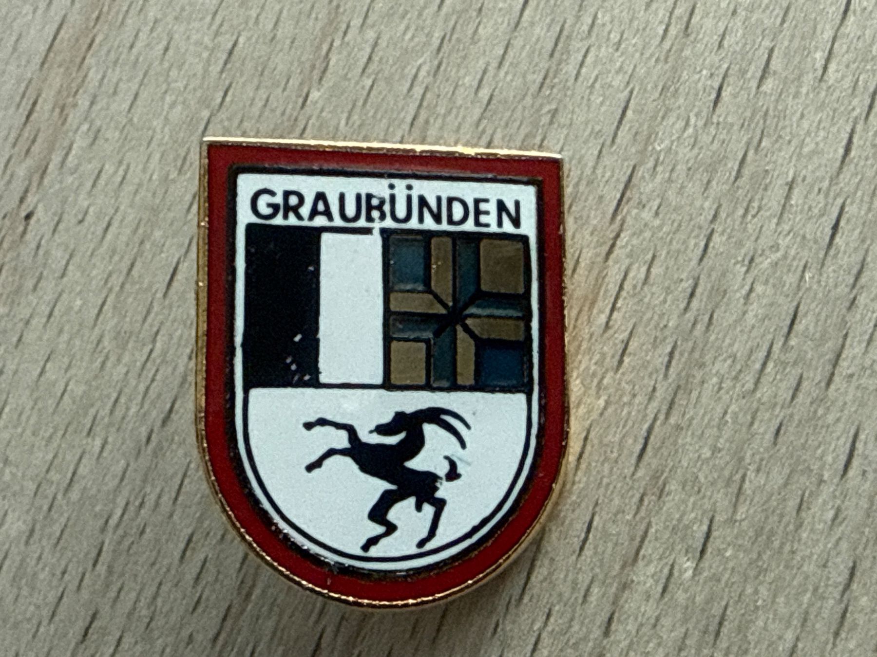 Placchette & Badge: Pin Wappen  Graubünden – Usato da Glattbrugg venduto da Schweigmatt