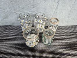 Windlichter mit Gänseblümchen und weissen Steinen, 5 Stück