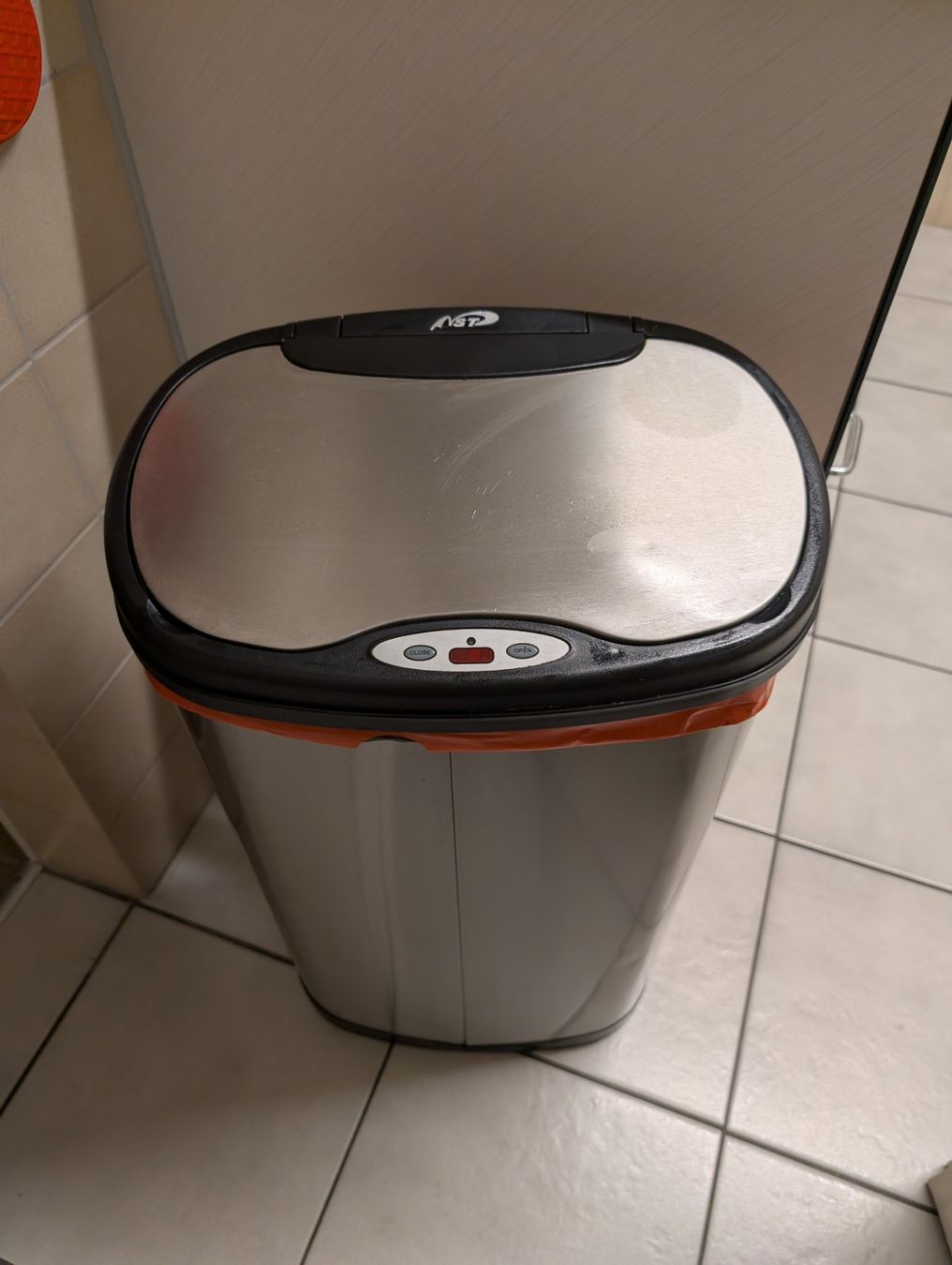 Abfalleimer: Mülleimer mit Sensor – Gebraucht aus fällanden von dav_s7zg