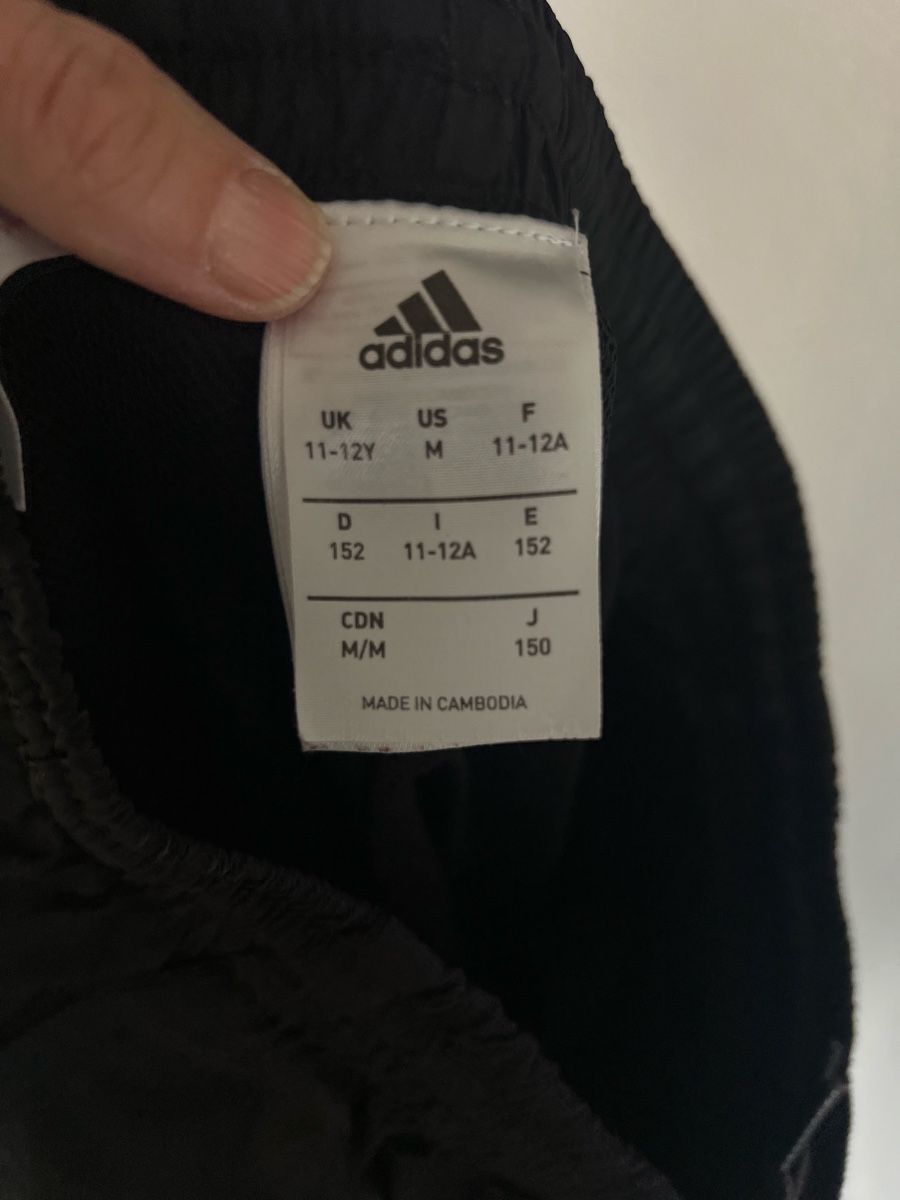 Adidas Pantaloni: Pantalon de sport Adidas 152 – Usato da Sion venduto da jerermy1911 2