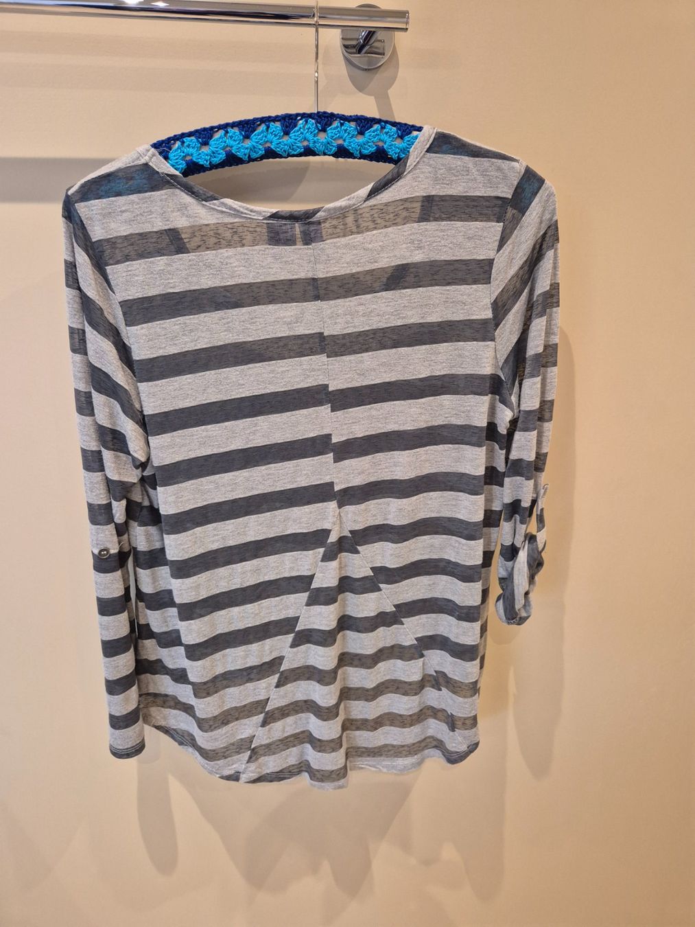 Maglioni & Felpe: Love on a Hanger Pulli, Grau/Schwarz gestreift, Gr. L – Usato da Dietikon venduto da grafad 1