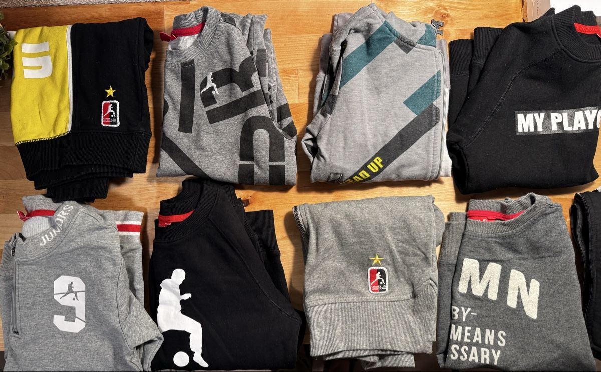 Maglioni & Felpe: Pullover Set (9 St.)für Jungen. Gr. 122-128 – Usato da Zürich venduto da iry_9mbn 1