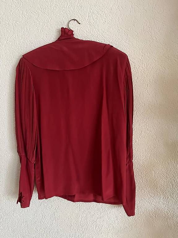 Camicette: Dunkelrote Seidenbluse Gr. 38 – Usato da Zürich venduto da Koereli01 1