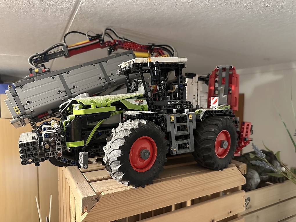 Kit di costruzioni: LEGO Technic  Traktor Claas Xerion 5000 TRAC VC – Usato da Speicher venduto da pir_c96f 1