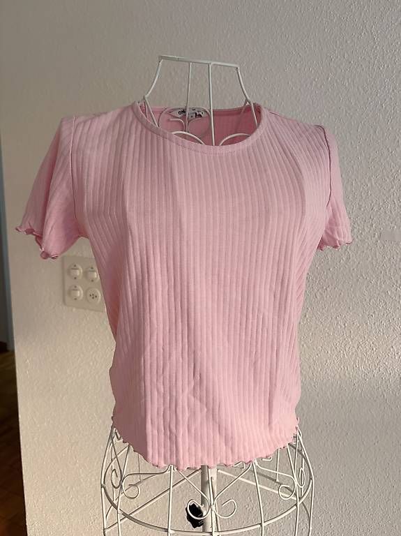 T-shirt: 🌸 Süßes geripptes Basic-Shirt in Rosa ✨ – Usato da Kriens venduto da dajaxoxo
