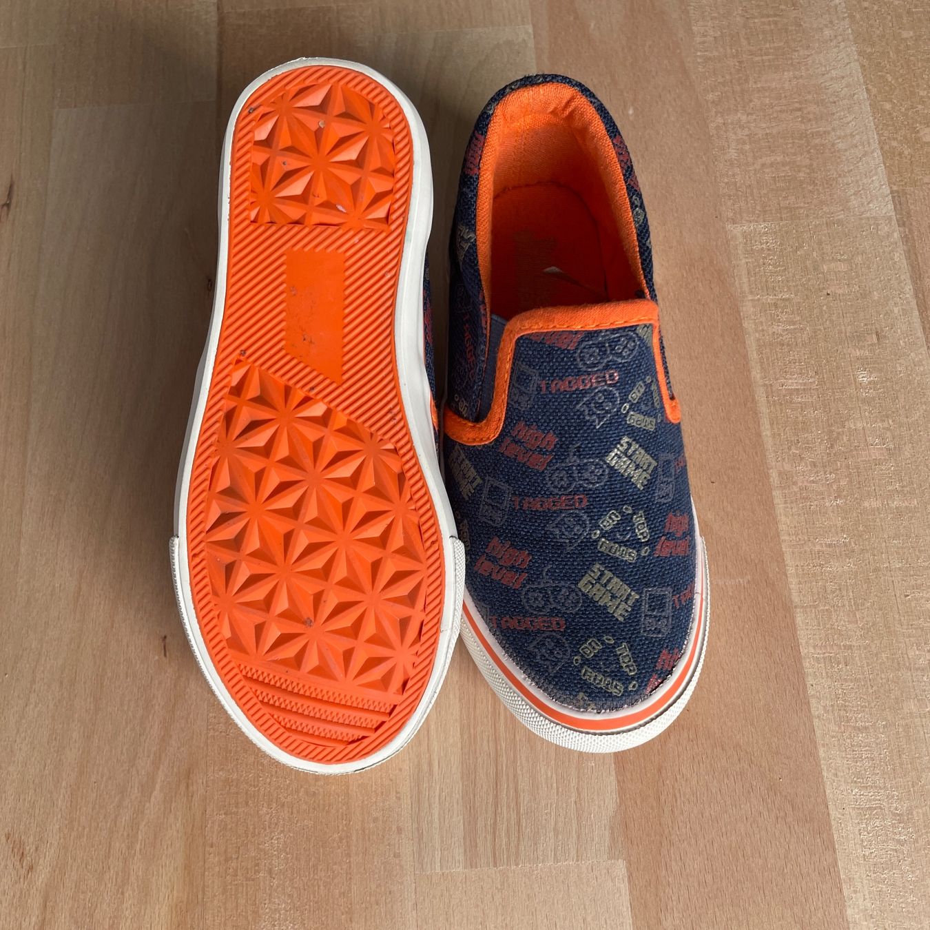 Scarpe per ragazzi: Sneaker / Hausschuhe 28 – Usato da Grabs venduto da MDS77 3