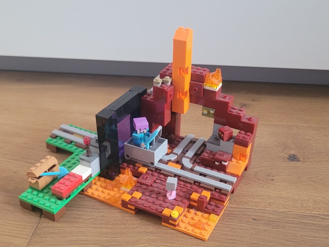 Lego Giocattoli: Lego Minecraft 21143 – Usato da Urdorf venduto da Daniela028