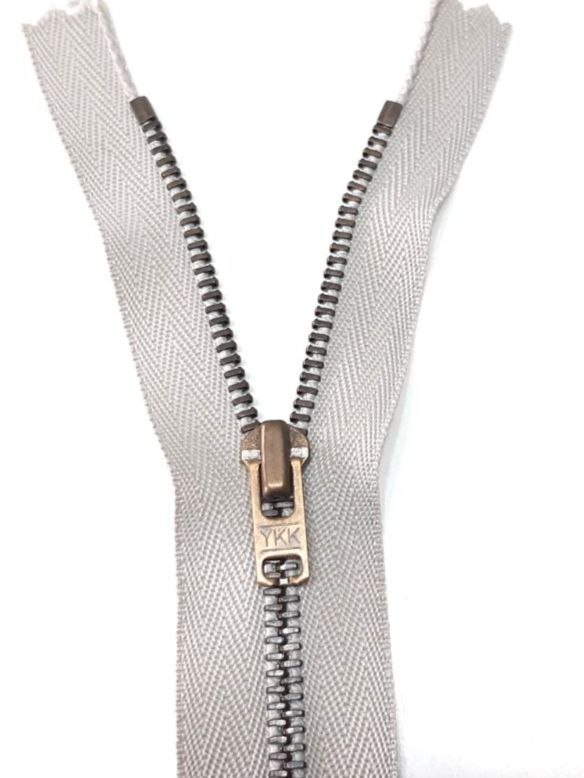 Tessuti: Reißverschluss 22 cm -  Fermeture éclair 22 cm – Nuovo (secondo la descrizione) da Savagnier venduto da Marderuth