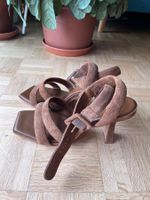 Sandales à talon Miska en daim marron, pointure 39.