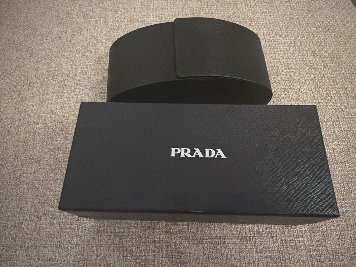 Prada Lunettes & Verres: PRADA Sonnenbrille Stylisch – D'occasion à Fribourg par mal_fq2y 1