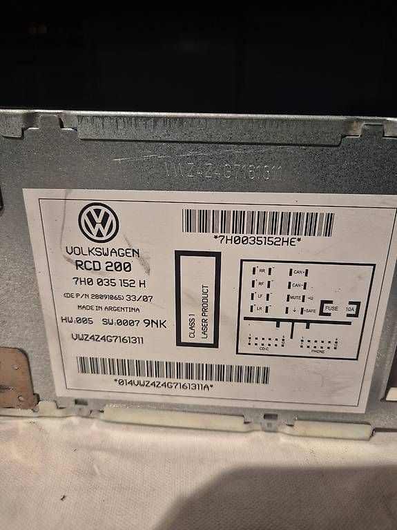 Radio: VW T5 Originalradio – Usato da St. Gallen venduto da mup_y2x8 1