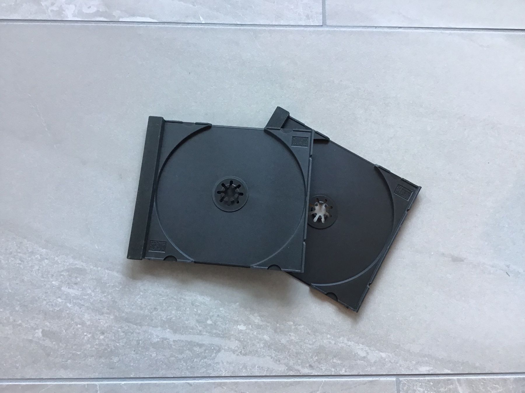 CDs: Einleger in CD Hülle schwarz 2-er Set – Gebraucht aus Giswil von Pingu109