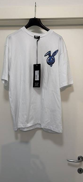 T-shirt: T-shirt nuova – Usato da Chiasso venduto da sil_tfd9