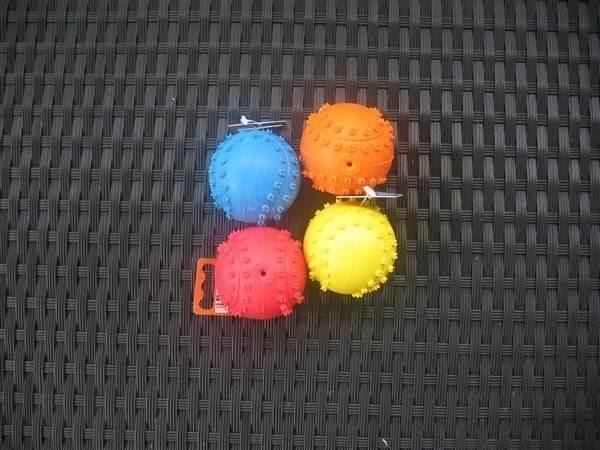Spielzeuge: 4 x Vollgummi - Noppenball – Neu (gemäss Beschreibung) aus Schübelbach von Bemafaja
