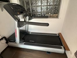 Life Fitness Laufband F3 guter Zustand 58 Zeichen