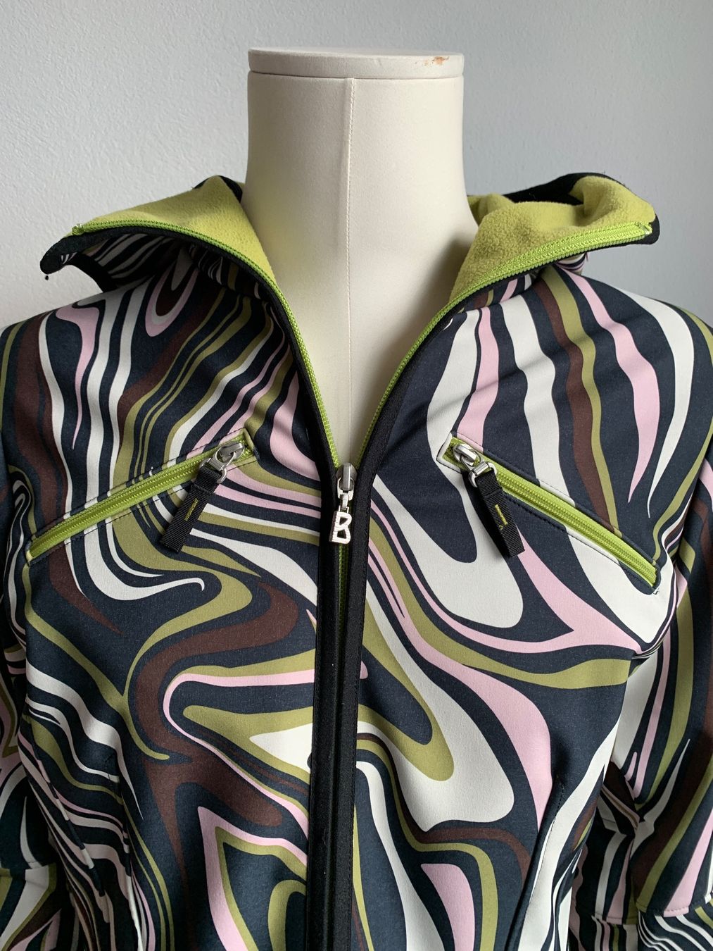 Bogner Giacche: Bogner Fire+Ice: Extravagante Softshell Jacke, 36, NP $750.- – Nuovo (secondo la descrizione) da Luzern venduto da designluzern 2