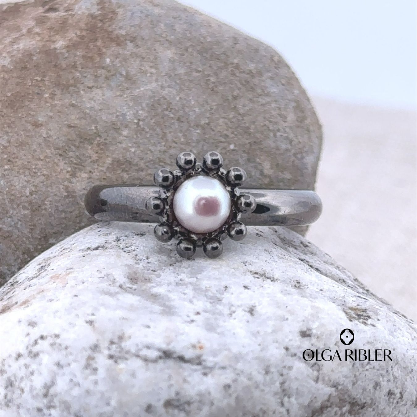 Olga Ribler Anelli: Edelstahl Pneu Ring mit Perle Grösse 60 – Nuovo (secondo la descrizione) da Luzern venduto da Schmuckoutlet 1