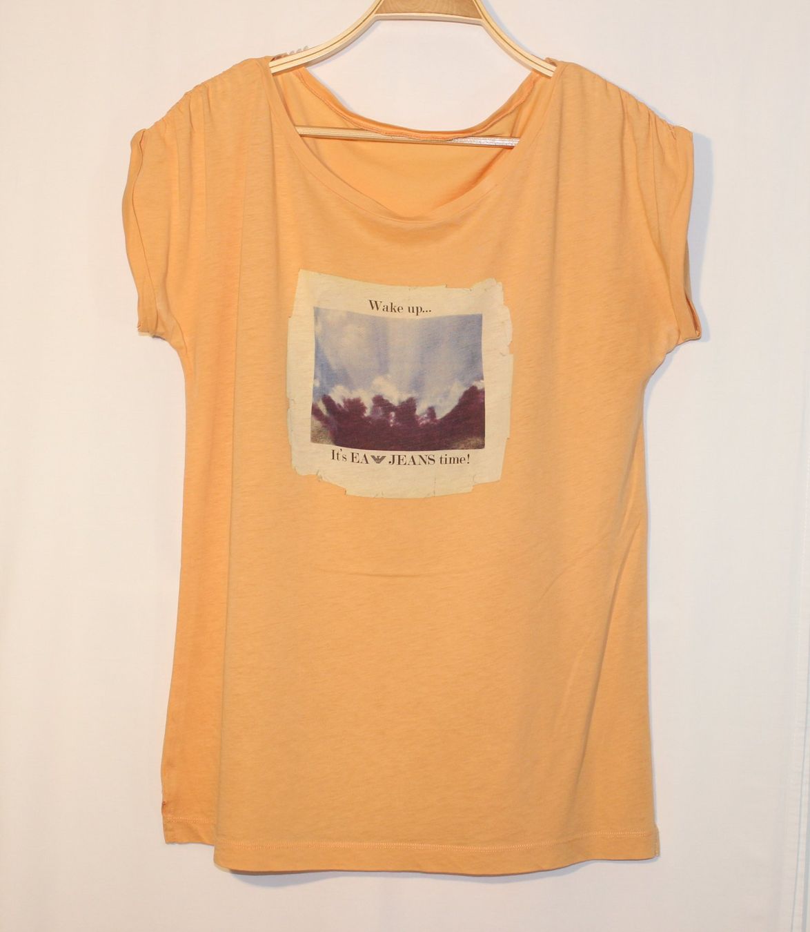 Armani T-shirts: Armani T-Shirt, Gr. M/L – D'occasion à Basel par Mila_Graf