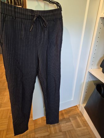 Schicke Stoffhose mit Nadelstreifen, Grösse S 30
