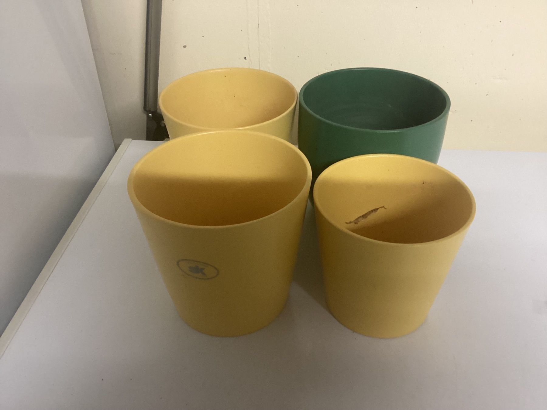Blumentöpfe: 4 Stück Blumentöpfe – Gebraucht aus Thun von soernst