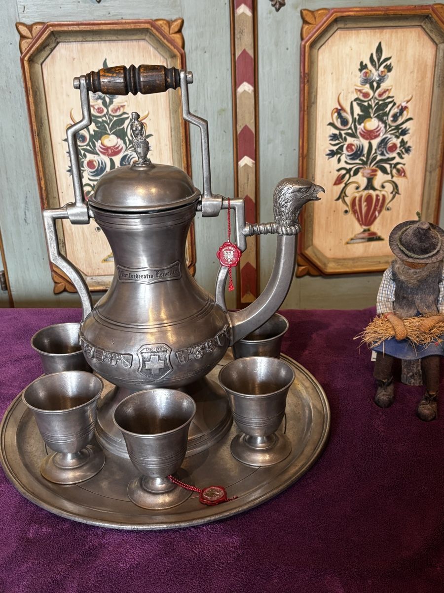 Caraffe: 700 Jahre Schweiz Zinn-Set – Nuovo (secondo la descrizione) da Ehrendingen venduto da Feuervogel60