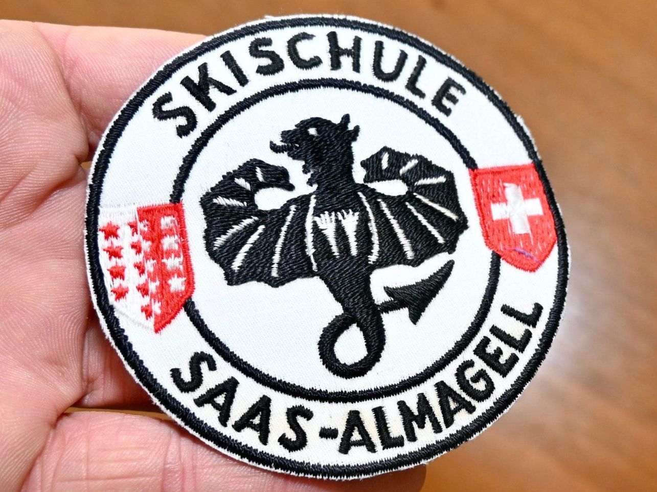 Swiss Placchette & Badge: SKISCHULE Saas - Almagell PATCH badge – Usato da Pfaffhausen venduto da mono_rec