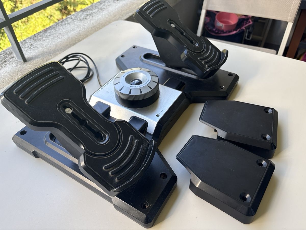 Saitek Controller: Saitek Pro Flight Rudder Pedals – Gebraucht aus Lausanne von lubbra 1