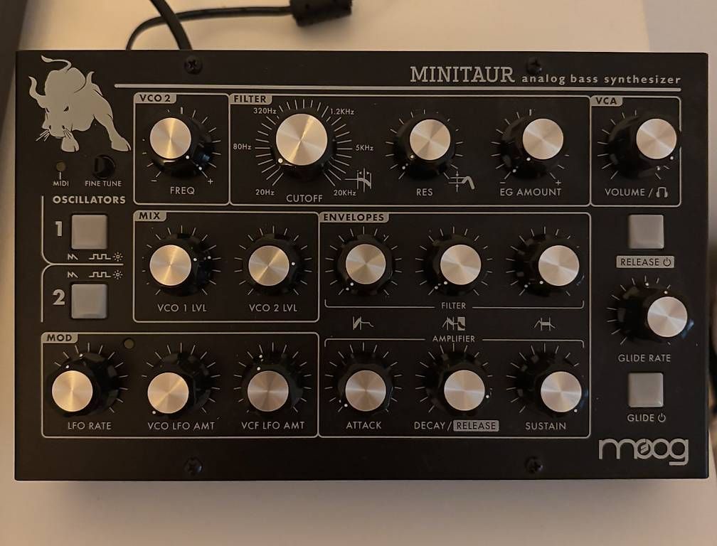 Moog Musikinstrumente: Moog Minitaur – Neu (gemäss Beschreibung) aus Lausanne von lec_pjl8