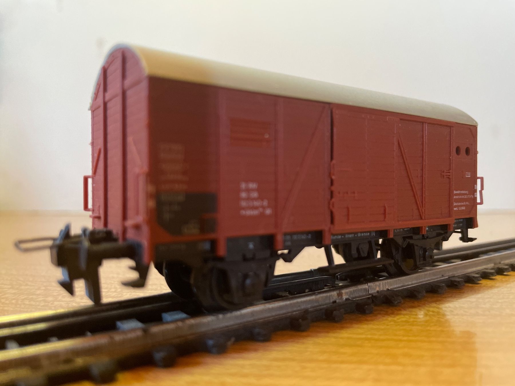 Trix Modellini di ferrovie: Trix Express H0 Gedeckter Güterwagen – Usato da Suhr venduto da Daneli7 1