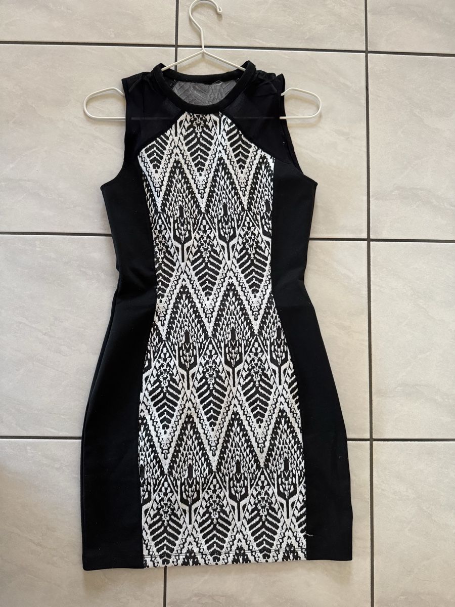 H&M Vestiti: Kleid von H&M mit Muster – Usato da Hergiswil NW venduto da kaufe_bei_kaufmann