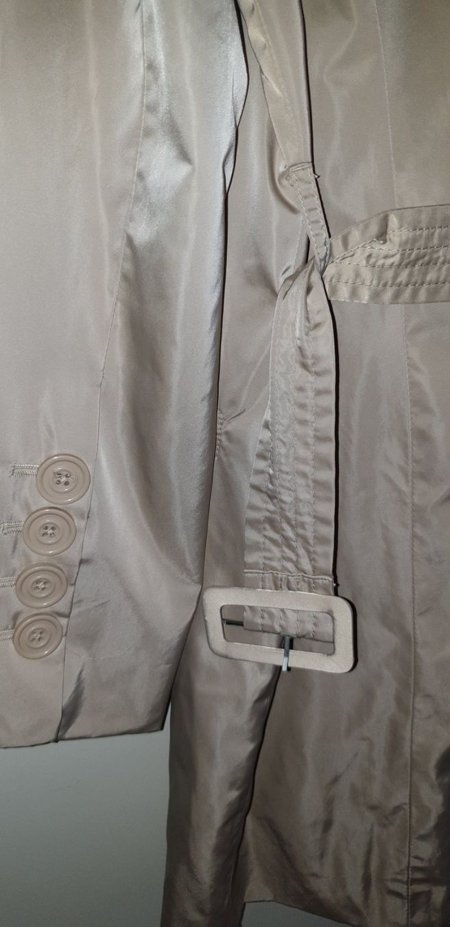 Cappotti: Trenchcoat Beige gr 34/36 – Usato da Gwatt (Thun) venduto da Letzte-Chance-III 7