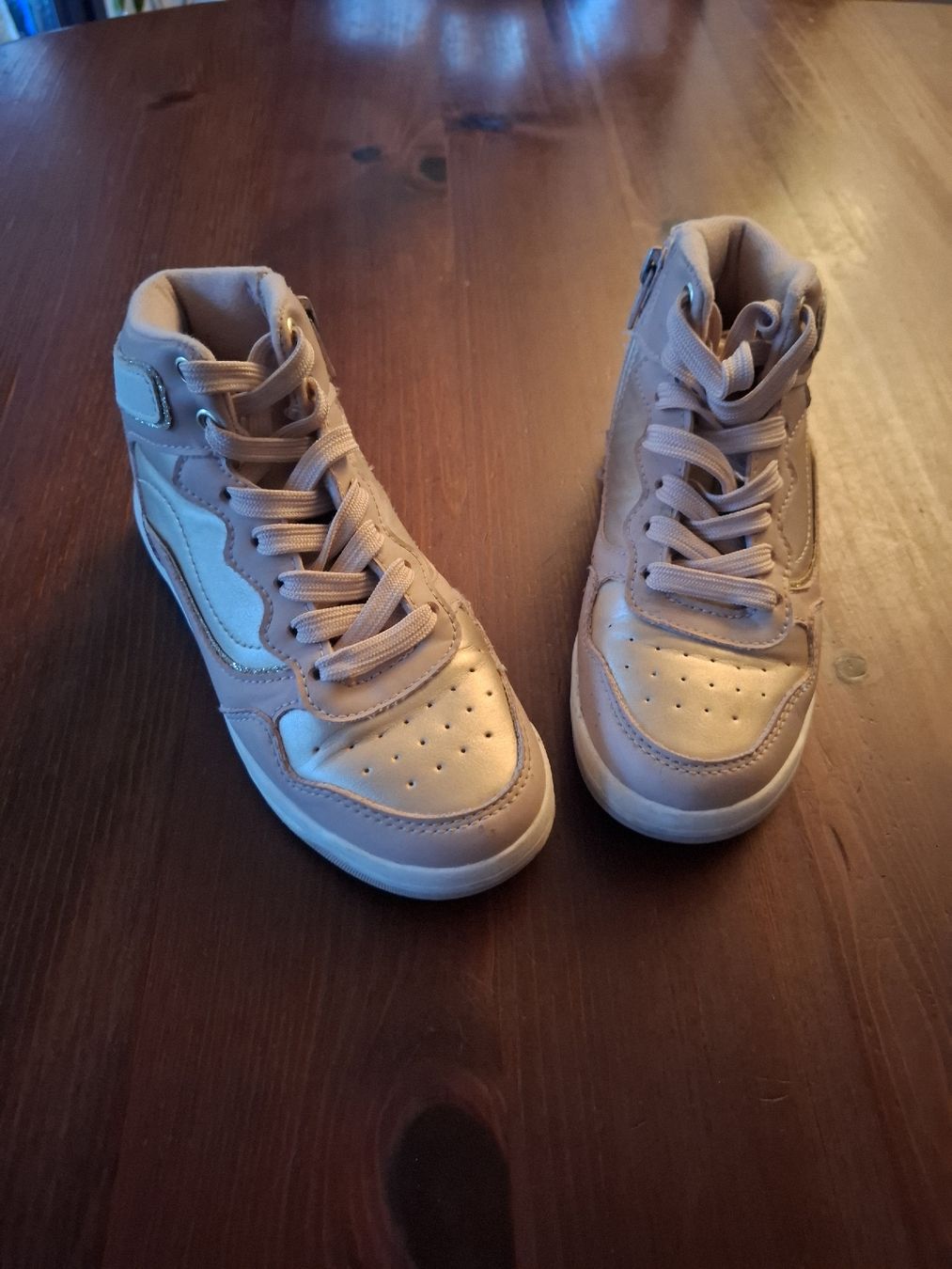 Chaussures garçon: Turnschuhe Gr 30 – D'occasion à Hätzingen par Snoopi84