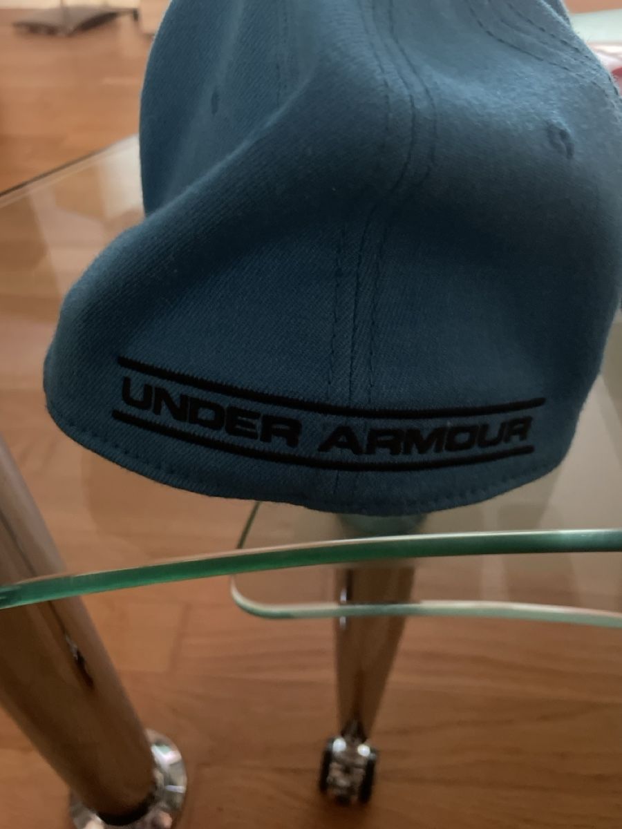 Altro in  Abbigliamento & Accessori: Under Armour Cap, hellblau/schwarz, neuwertig, Grösse S – Usato da Uttigen venduto da Saurer33 1