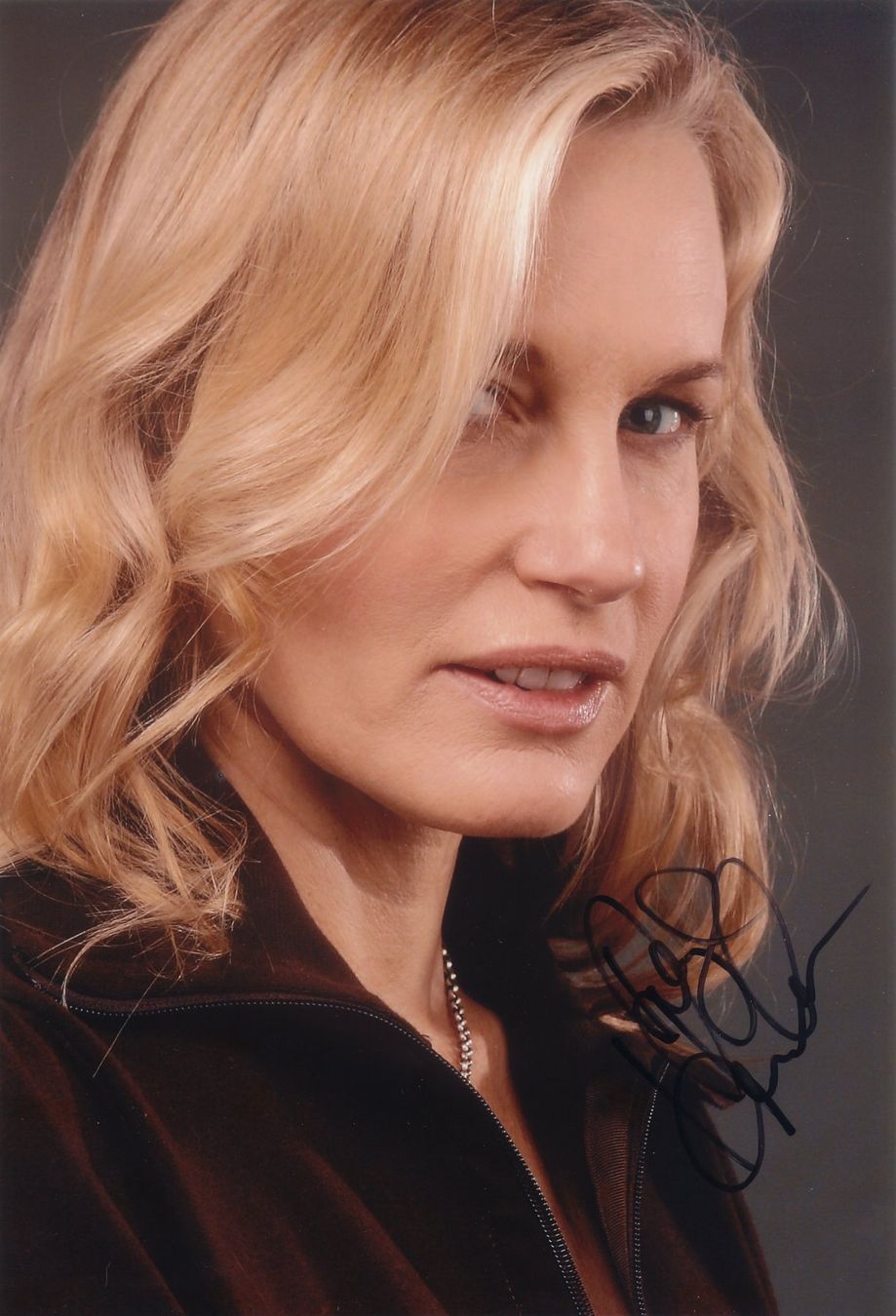 Autogramme: Original Autogramm von DARYL HANNAH auf Großfoto – Neu (gemäss Beschreibung) aus Gremersdorf von autogrammraritaeten