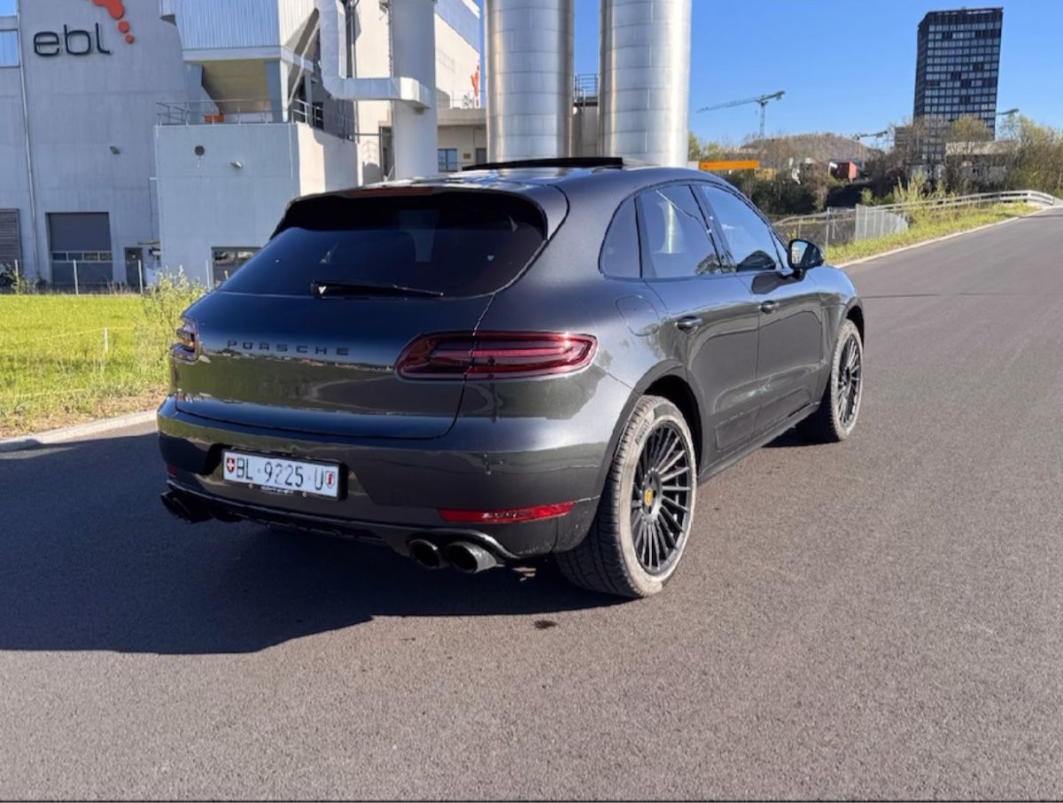 Porsche Autos: Macan Turbo – Gebraucht aus Zürich von Leined 4